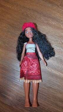 Disney Moana 11" Fashion Doll with Floral Headpiece – Used